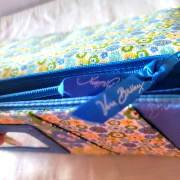 VERA Bradley Clutch wallet - Picture 5 of 8